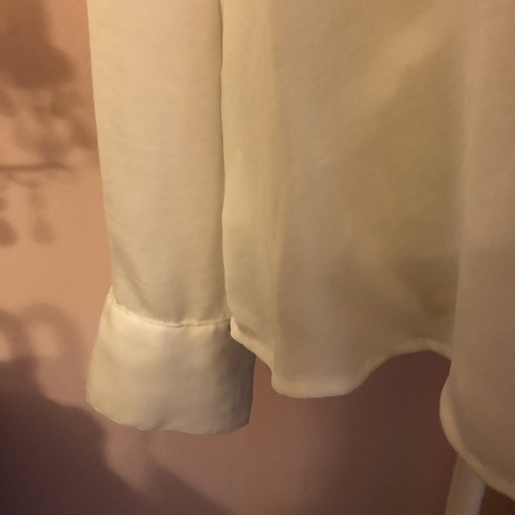 Guess white button down blouse - Picture 5 of 6